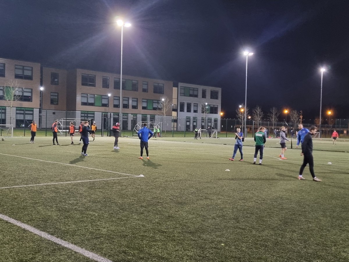 WorsbroughBFC's tweet photo. Fantastic numbers, effort &amp; workrate from the lads tonight as we prepare for a massive test on Saturday at home at the @trainedsocials Stadium against Beverley Town.

Ready to go, let's hope the weather is good to us ⚽

Get down &amp; #BackTheBriggers https://t.co/HfP49LIQ6u