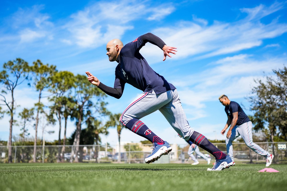 Twins's tweet photo. Hey, in case you didn't hear.... WE BACK! https://t.co/3UXcbaCnBP