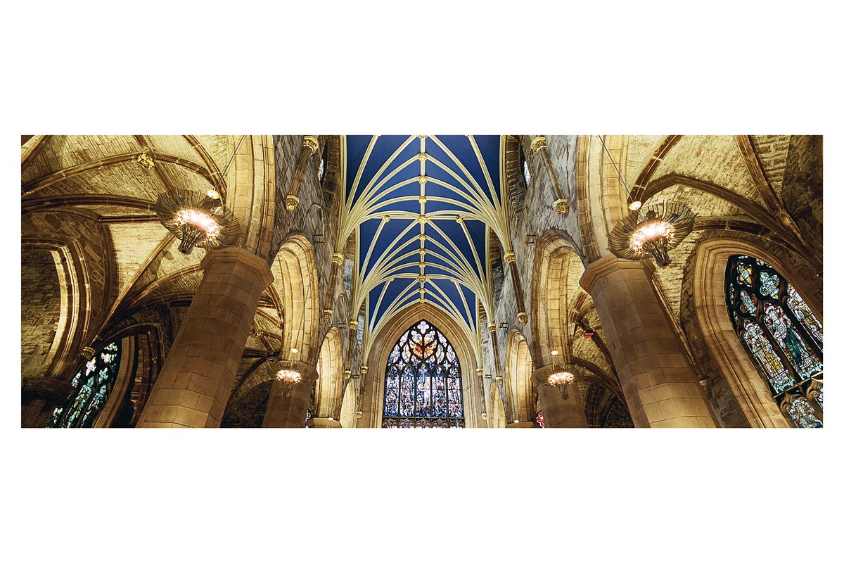 Views of St Giles Cathedral 🏴󠁧󠁢󠁳󠁣󠁴󠁿 (1of5)
Hasselblad XPan / 30mm 
Lomography 800
Developer: Cinestill C41
#filmphotography #xpan