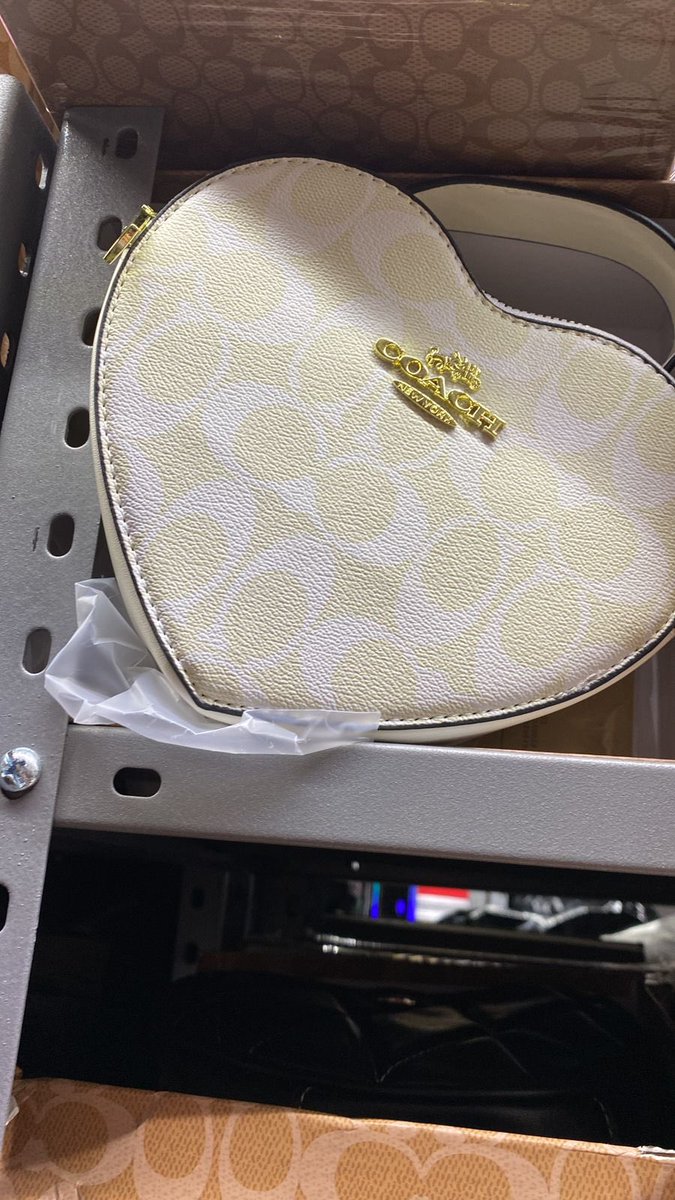 vvtoluca3's tweet photo. BOLSA COACH DE CORAZON
$1100

https://t.co/neSRBodxjc https://t.co/9tDYRIpH0q