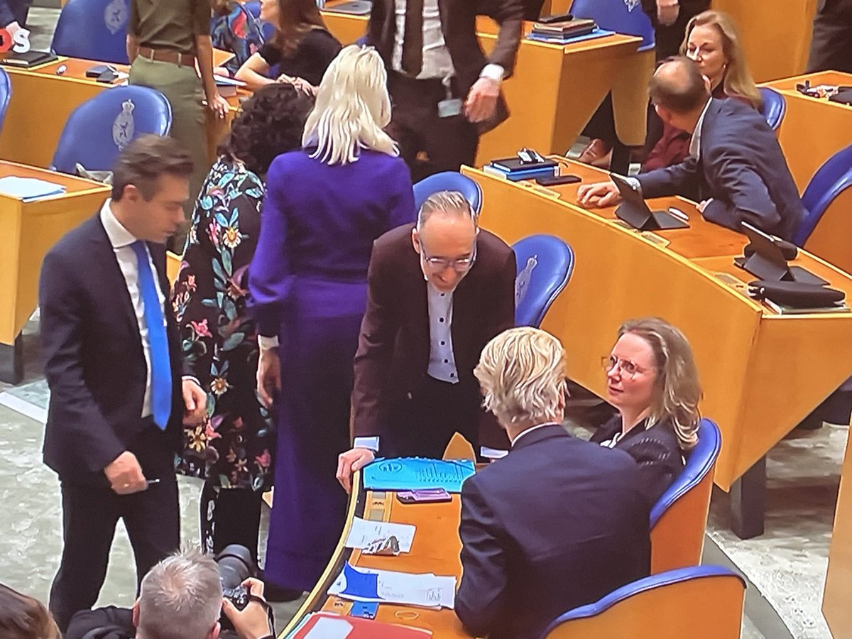 Mooi dit; effe goeje raad halen bij Geert Wilders.