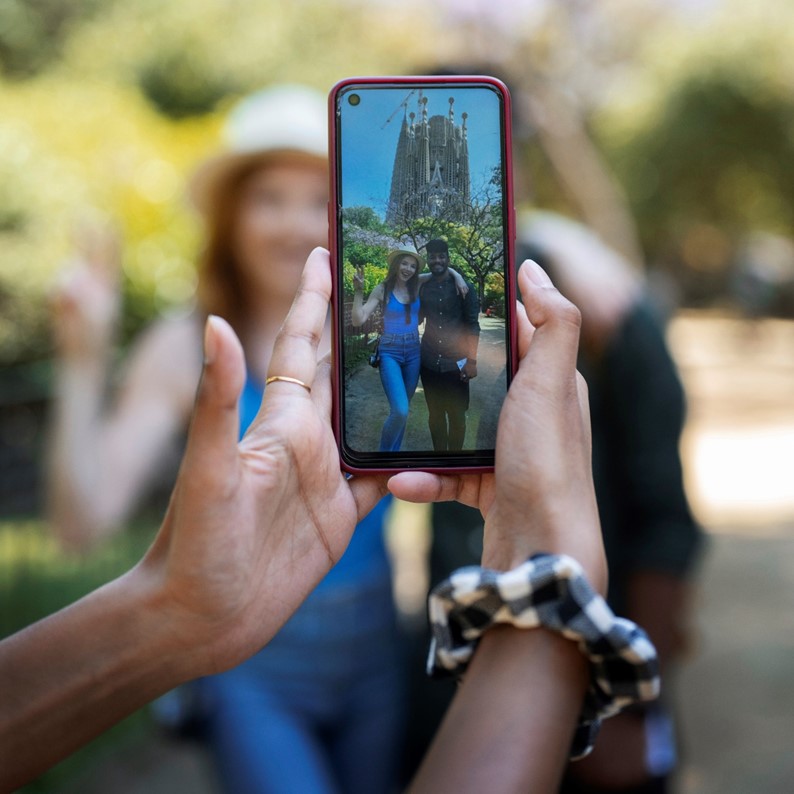 RioOfficeSegs's tweet photo. Como fazer montagem de fotos no celular | 5 aplicativos

Existem vários apps de edição que incluem modelos prontos e permitem usar todas as imagens da galeria para criar colagens, mosaicos e cartões. Saiba mais em Canaltech: https://t.co/ytvSDC1BkK https://t.co/sX4aENGMTa