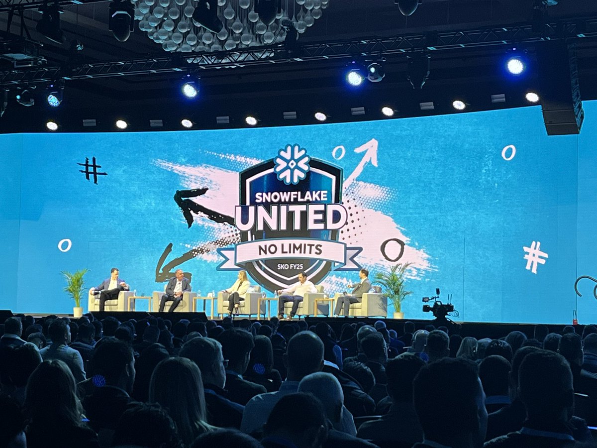badamsinco's tweet photo. Fantastic kickoff at #snowflakesko24! Great hearing from our executives on vision and strategy for the upcoming year. Even got to meet Snowflake the bear! https://t.co/clyCA3MlWH