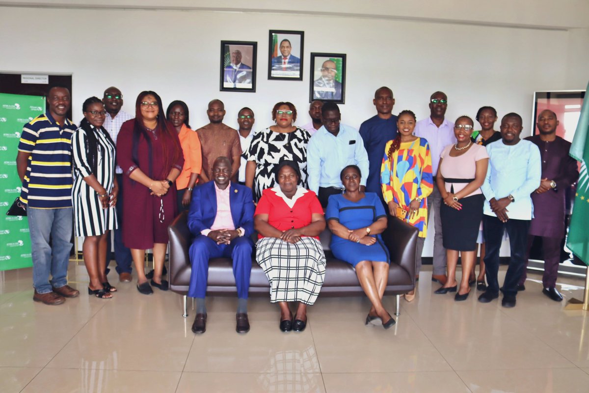 rieklul30's tweet photo. Had a great meeting with Director Beatrice Hamusomde, Director @comesa_lusaka. I assured her of @JeanKaseya2 CEO @AfricaCDC commitment to work with COMESA to expedite production of local manufacturing of medical products such as vaccines, diagnostics, therapeutics, and supplies. https://t.co/3jIGnlGk9j