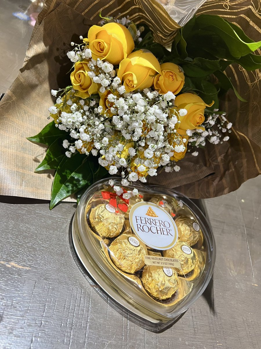 TyphoonRain's tweet photo. From my ever so sweet hubby! 😍 Even until now, he never fails to surprise me and he still makes me feel so special. 😍 Celebrating our 14th Valentine’s Day together! ❤️ I love you @superCJG26 😘 https://t.co/UqkudYfd9Z