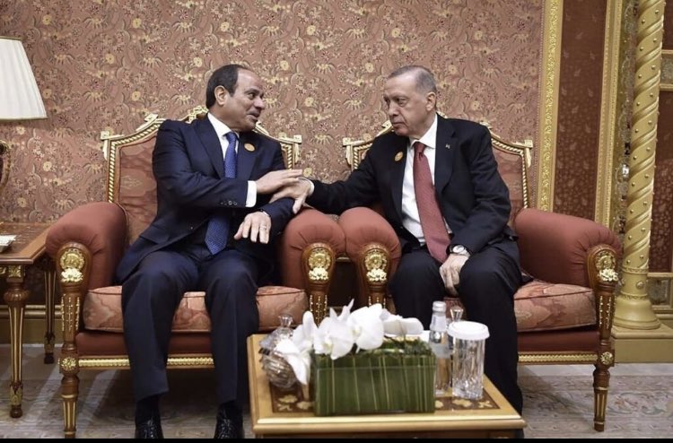 avyusufturkmen's tweet image. Dış politikamızdaki acziyetin resmidir.
Gitti #Mursi geldi #Sisi