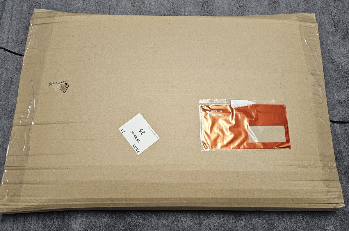 RetroWizzard's tweet photo. Postie's been and brought me a very flat parcel.
It contained these reproduction boxes that I ordered a mere 4.5 months ago.
Unfortunately, they stopped production.
The sudden influx of cash must have been overwhelming.๐
#RetroComputing #RetroGaming #Commodore #C64GS #C64 https://t.co/UMptQxixBF
