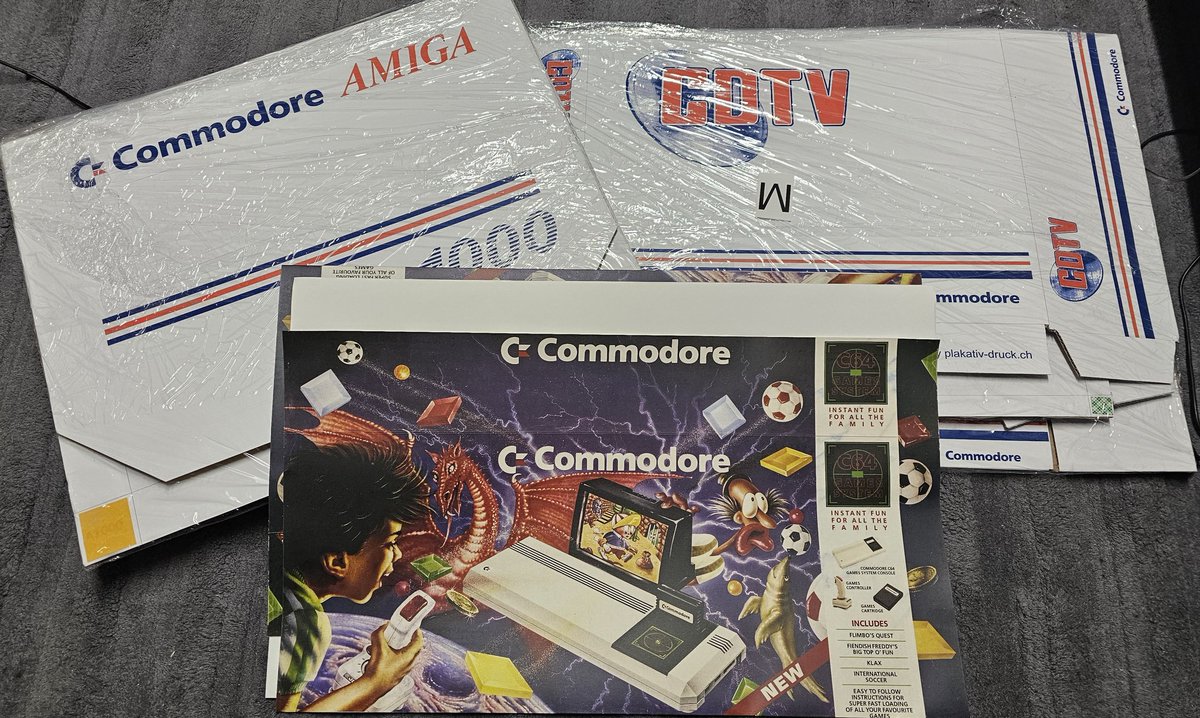 RetroWizzard's tweet photo. Postie's been and brought me a very flat parcel.
It contained these reproduction boxes that I ordered a mere 4.5 months ago.
Unfortunately, they stopped production.
The sudden influx of cash must have been overwhelming.๐
#RetroComputing #RetroGaming #Commodore #C64GS #C64 https://t.co/UMptQxixBF