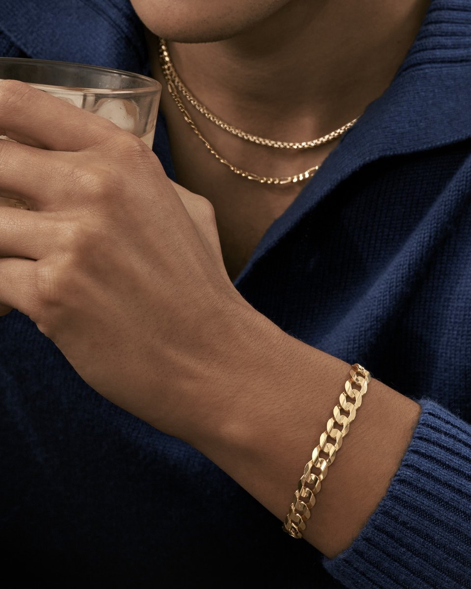 SunsetMallSA's tweet photo. Add a little bit of ✨ shine ✨ to your everyday outfits. 📷: @KayJewelers https://t.co/CoSTEHyVS5