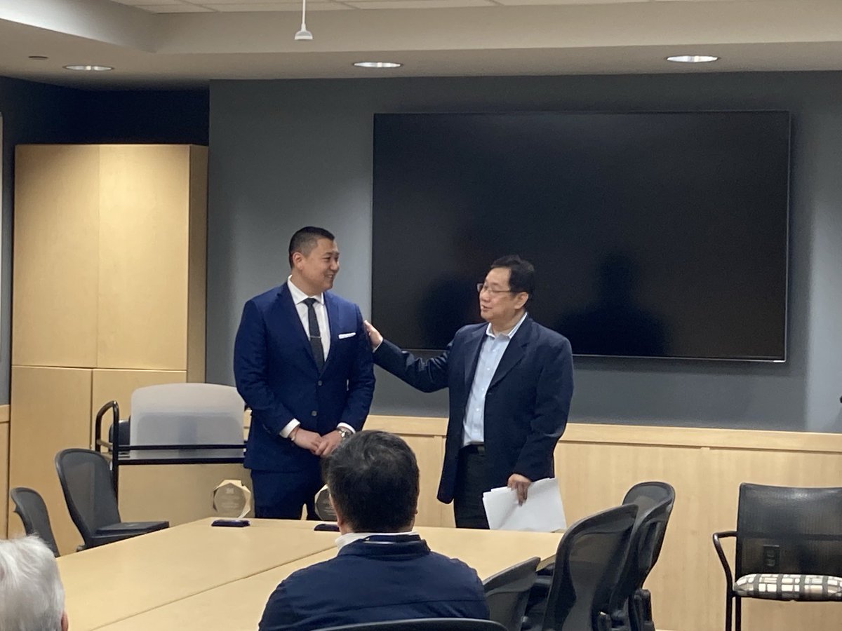 ⁦@RayZuoMD⁩ receiving his endowed junior faculty award from ⁦@umichmedicine⁩ . Congratulations Ray!!!!