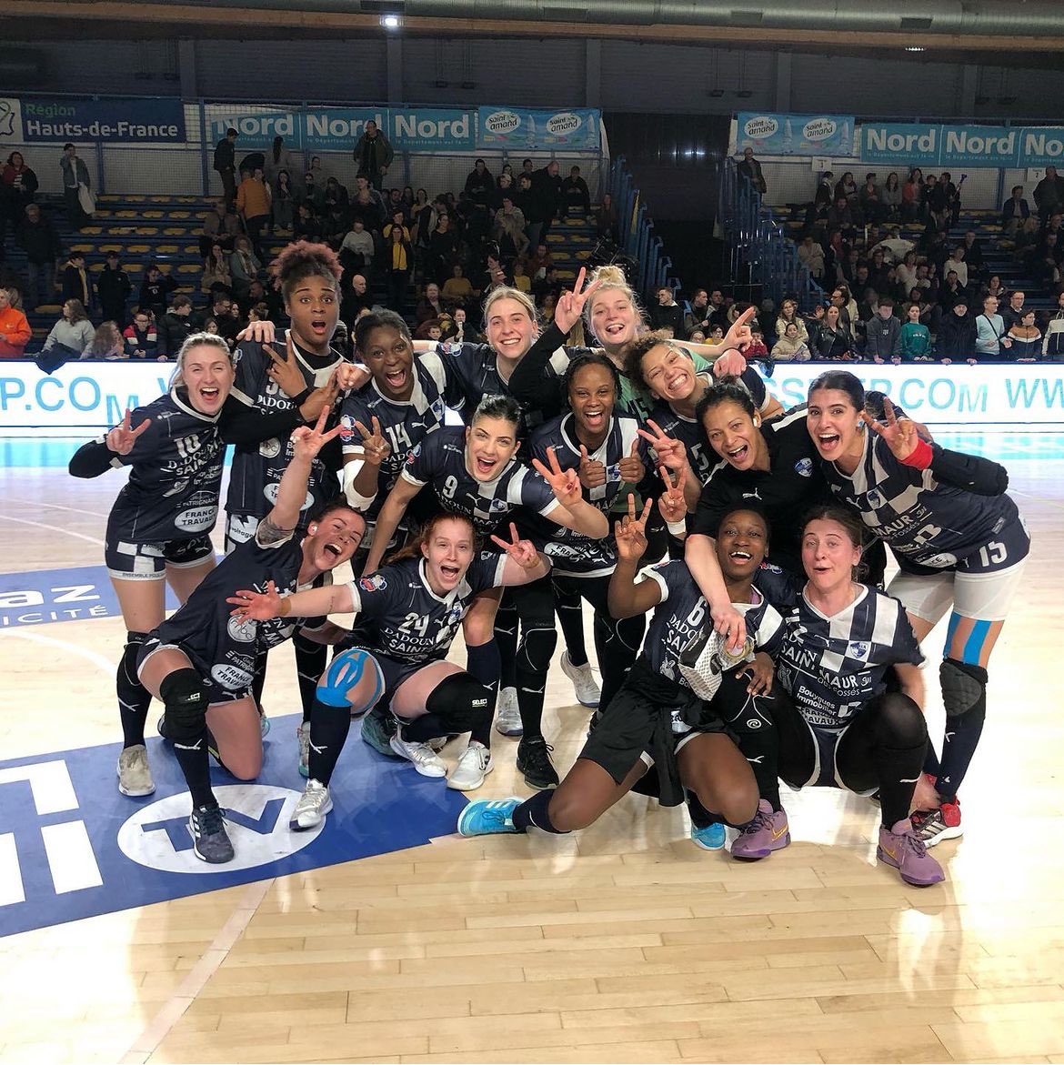 VICTOIRE ✅

Nos étoiles s’imposent 27-25 face aux louves de <a href="/SaintAmandHand/">Saint-Amand Handball-Porte du Hainaut 🐺</a> pour la J16 de <a href="/LFH_Officiel/">LFH_Officiel</a> 🔥🔥 

#ensemblepourbriller #damierbleuetblanc #inspirante