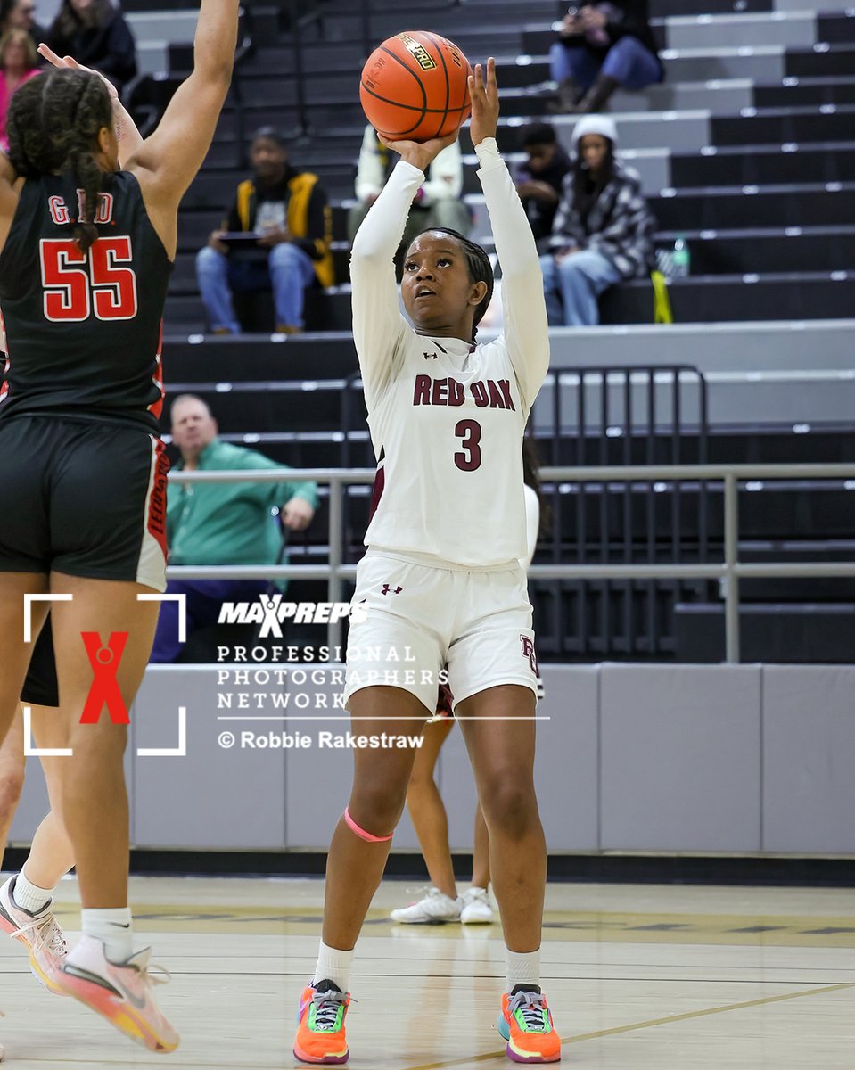 Congrats to Red Oak's @rylyngilmore3 for surpassing 1,000 career points during the @ROLadyHawksGBB bi-district playoff game against @LovejoyGBB. See the full MaxPreps photo gallery here: bit.ly/4bAcNlP @TexasHoopsGASO @TXHSGBB @DMNGregRiddle @SportsDayHS