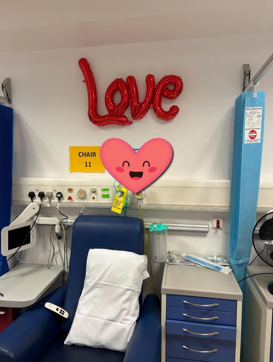 georgina_c4's tweet photo. Sharing the love on Valentines Day with our patients on the ward and daycase ♥️ @EmmBishop @LucyJFordy2304 @DudleyGroupCEO https://t.co/tYKpTcD8Ku