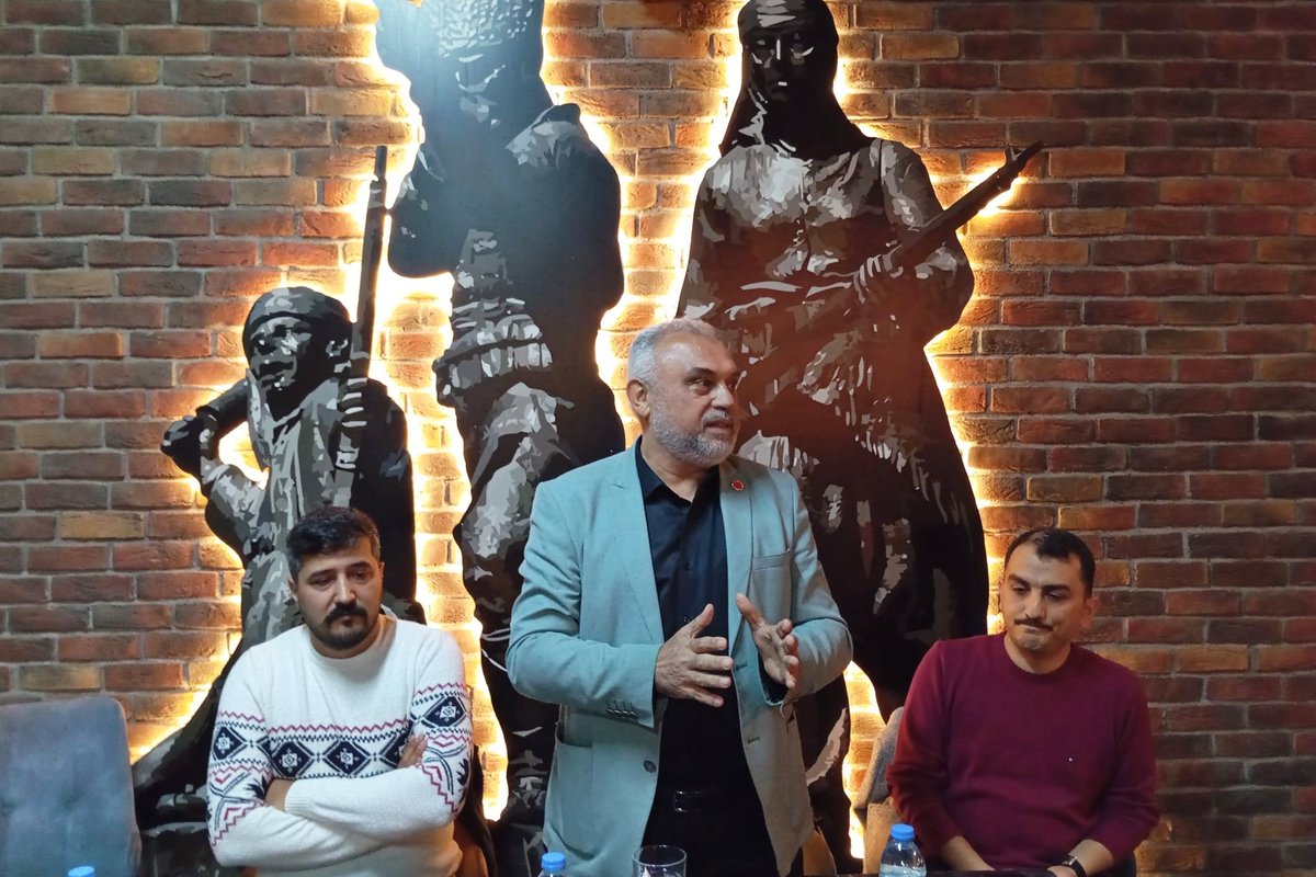 erdincsay's tweet photo. Gençlik kollarımızın düzenlemiş olduğu Gençlik Buluşması'na katıldık.Sorulu-cevaplı güzel bir program gerçekleştirdik.Çok güzel fikirler ve projeler belirttiler.
Biz bu gençlerle belediyeyi yönetiriz...💪💪 #GençlerHalleder  #DeğişimŞart  #Dörtyol  #Hatay https://t.co/OwHUaNtC0Z
