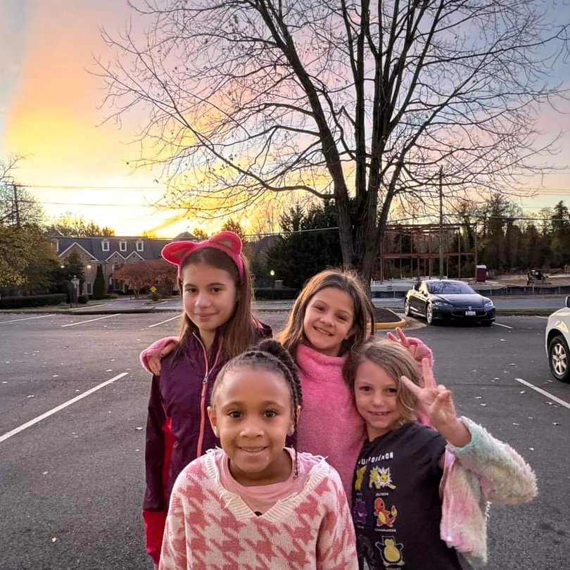 osamartialarts's tweet photo. Before and After-School Programs is filled with fun and learning! Here is a compilation of our kids: cello performances, coach playing viola, coloring, making jewelry and taking walks to see the sunrise! #osafamily #beforeschool #afterschool #music #jewelry #walks #sunrise https://t.co/W5oBtNlNmF