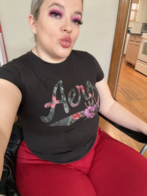 Happy Valentine&rsquo;s Day baby😍I have treats ready and waiting for you https://t.co/bjpYdieZXZ<a href="/tag/newprofilepic"class="tags"><span>#newprofilepic</span></a>