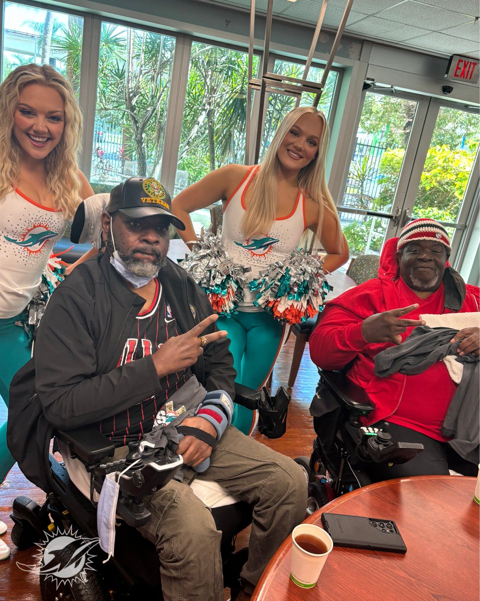 Spreading love this Valentines Day 💝

We visited #FootballUnites partner Miami VA Medical Center as part of National Salute to Hospitalized Veterans Week. #SaluteToService