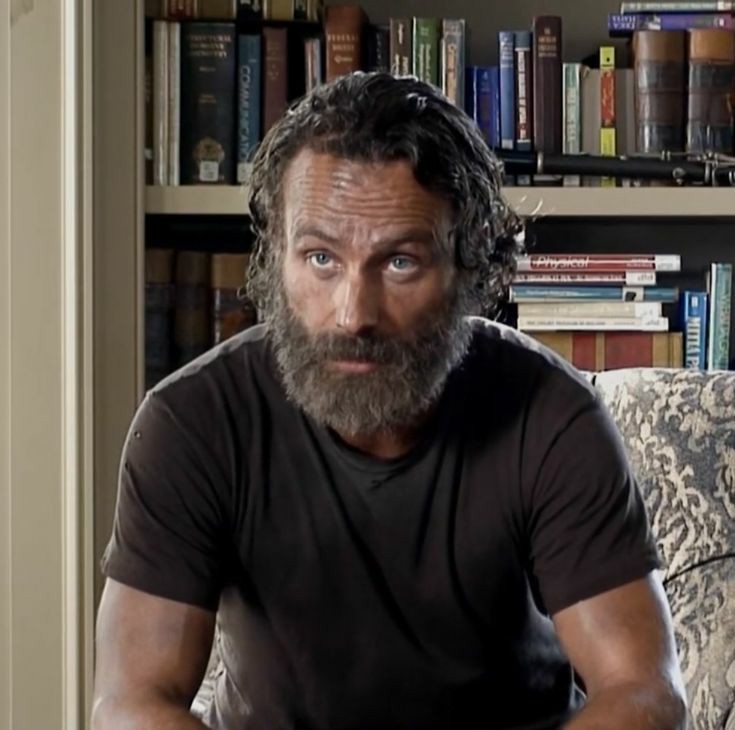 Eskisi gibi değilim          Tanır mısın beni
bi' bilsen                             bi' görsen