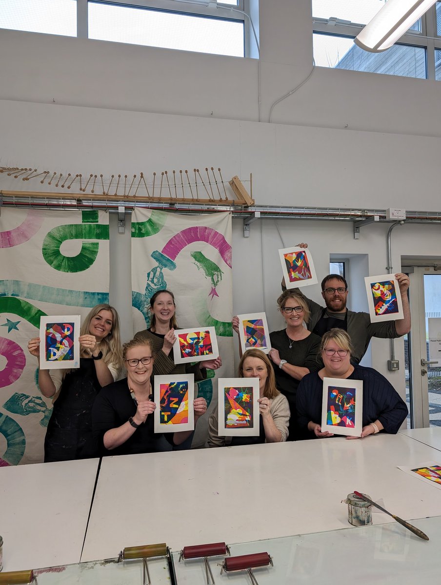 Great afternoon for some of the #DigitalNMAHP team @Limearthealth, I've watched @MFTnhs teams take up this opportunity for years and it was worth the wait. #wellbeing is so important for everyone and a lovely opportunity to say Thank You to an amazing team. 🎨🖌️