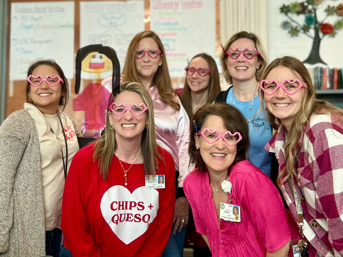KethleysK's tweet photo. English II wishes you a Happy Valentine’s Day! Go Bears! #BridgelandBest #WinthePageBHS https://t.co/xKXoGAN5CW