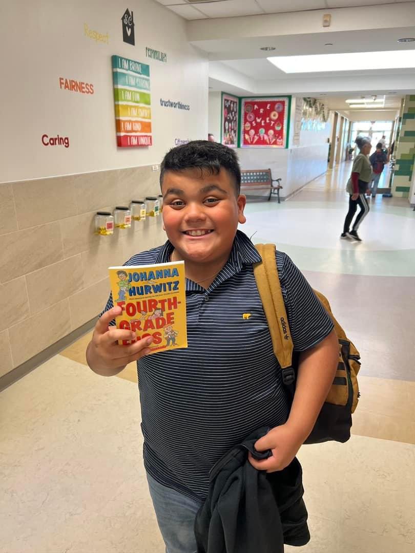 silvercreekazle's tweet photo. #SCCHAMPS continue to show us each day how AMAZING they are! 👏 Bookworm Vending Machine token earners! Our students demonstrate remarkable leadership qualities and exhibit exemplary behavior. Their dedication and positive influence make a significant difference at SC!💚📚 https://t.co/Bi09laayoq