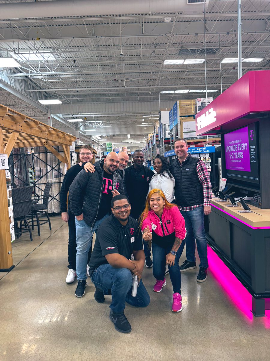 It was great seeing the Cool leaders again! #awesomesauce #SMRA @TMobile #storevisit