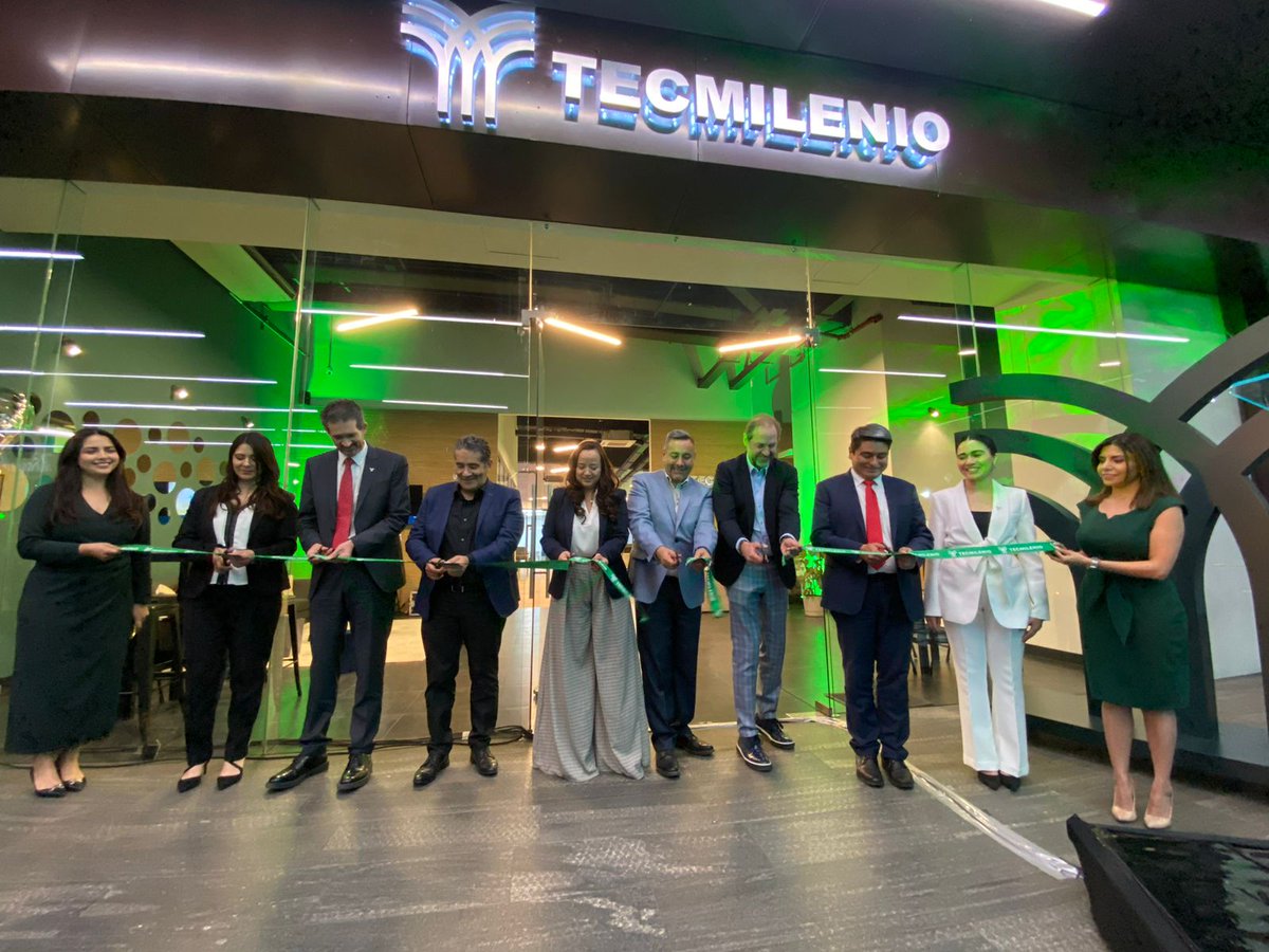 BrunoZepedaB's tweet photo. ¡Ayer inauguramos el 11° #EspacioConnect de @Tecmilenio! Me llena de orgullo ver cómo cada uno de estos espacios se convierte en un centro de colaboración y aprendizaje, donde nuestros #aprendedores construyen el camino hacia su propósito. https://t.co/pwNLdrMNJF