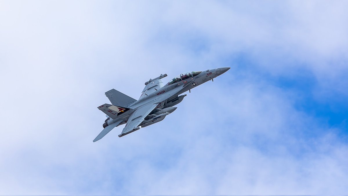 Little CAG Flex

#vaq134 #navy #navyfighters #whidbeyisland #naswhidbeyisland  #planespotting #photography #photooftheday #Nellis #RedFlag #Military #Avgeek #militaryaircraft #aviationlovers #aviation #photographer #LasVegas