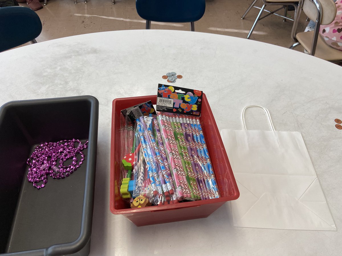 MsMiller_grade2's tweet photo. Celebrated Valentine’s Day with practice using coins buying things from Ms. Miller’s Valentine’s Store and spending time with my favorite tiny humans and coworkers! 💜😊 https://t.co/LuFLoRqMzZ