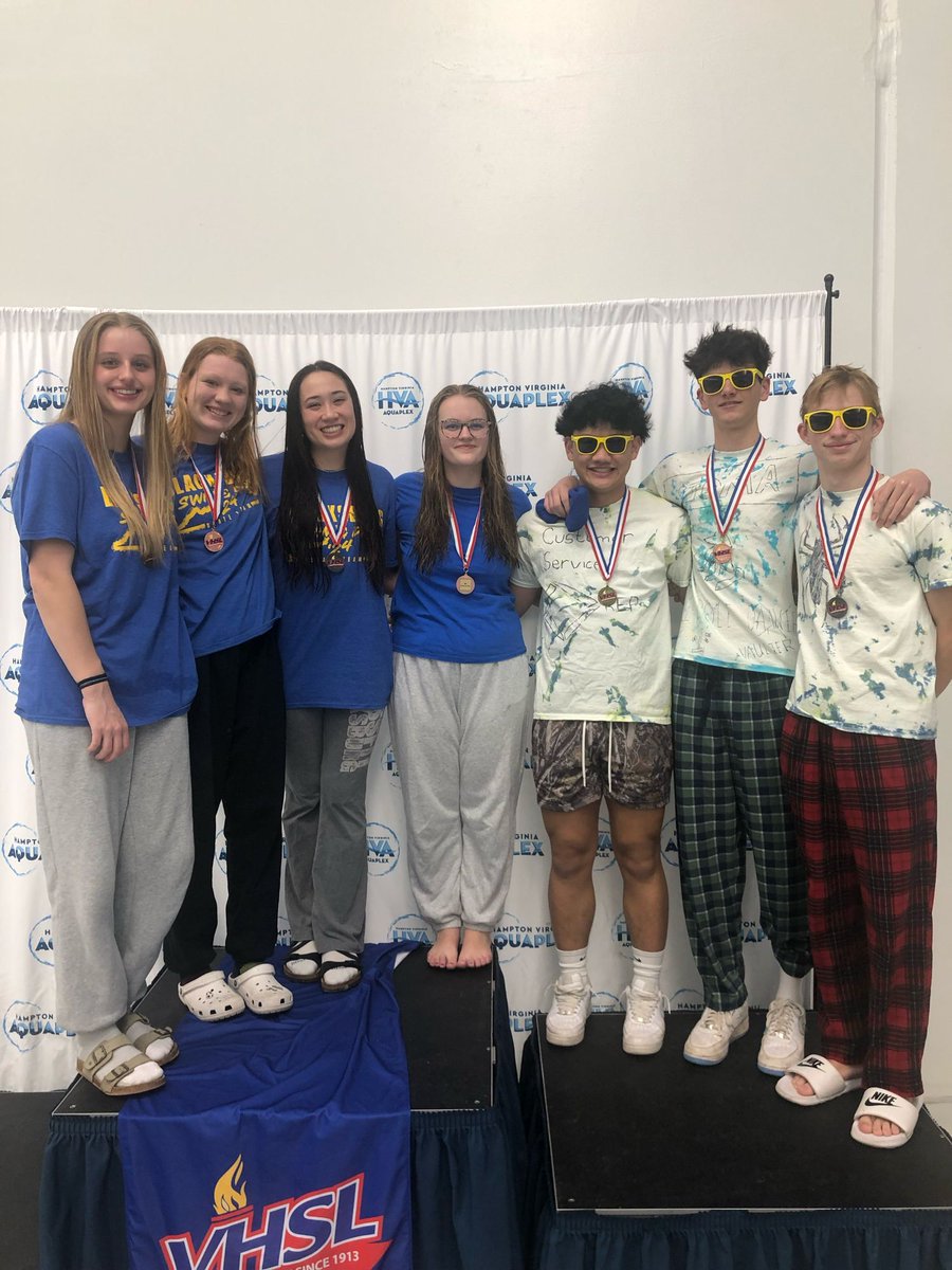 Congratulations to the BHS Boys &amp; Girls Dive Team! 🏆🏆

Peyton Sigtryggsson, State Champion
Iris Fritsch, 7th Place
Lindsay Santos, Runner Up
Grace Lafon,  8th Place
Theo Villanueva, State Champion
Leighton McGee, 6th Place
Soren Anderson Runner Up