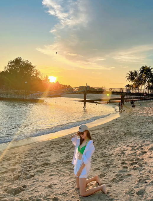 Sentosa Siloso Beach is a great beach for clocking in 🏖