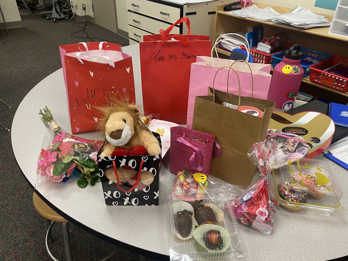 Happy Valentine’s Day 💓 I’m incredibly blessed to have the best group of students and the best partner <a href="/villalbamari2/">Mrs. Villalba</a> <a href="/hearnehusky/">Hearne Elementary</a>