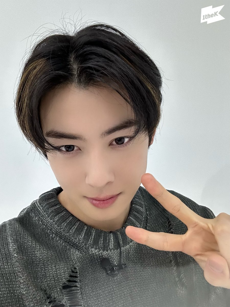 1theK's tweet image. 내 마음 훔쳐간 사람 = #차은우 💜
사진으로 사람 홀리는 사람 = 이동민 🐰
칭찬 감옥에 가둬 두고 싶은 사람 = 차스타 ⭐
#CHAEUNWOO #아스트로 #ASTRO #ENTITY #아이돌등판 @CHAEUNWOO_offcl @offclASTRO

#IDDP 👉 youtu.be/RQD2raDNKiU