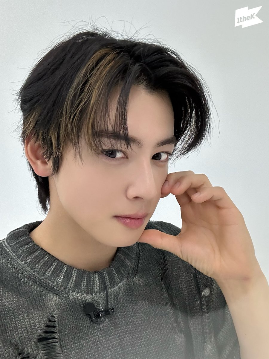 1theK's tweet image. 내 마음 훔쳐간 사람 = #차은우 💜
사진으로 사람 홀리는 사람 = 이동민 🐰
칭찬 감옥에 가둬 두고 싶은 사람 = 차스타 ⭐
#CHAEUNWOO #아스트로 #ASTRO #ENTITY #아이돌등판 @CHAEUNWOO_offcl @offclASTRO

#IDDP 👉 youtu.be/RQD2raDNKiU