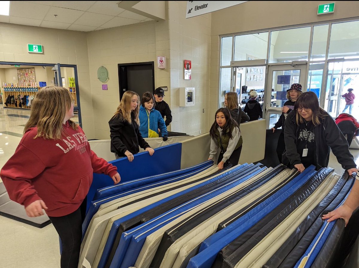 GPPSD2357's tweet photo. We are in prep mode for the 2024 Grande Prairie Alberta Winter Games! Our grade 6s helped move sleeping mats for the 250+ AWG athletes who will be staying at Riverstone Public School this weekend. Thank you to our Ravens for lending a hand! #GPPSDProud #GPAb https://t.co/YTIOKNE2ev