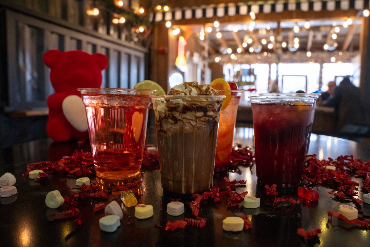 Happy Valentine’s Day! Don’t miss out on our specialty cocktails to elevate your special night out (21+). bit.ly/3vTyAEO #MyPhillyWaterfront #RiverRink