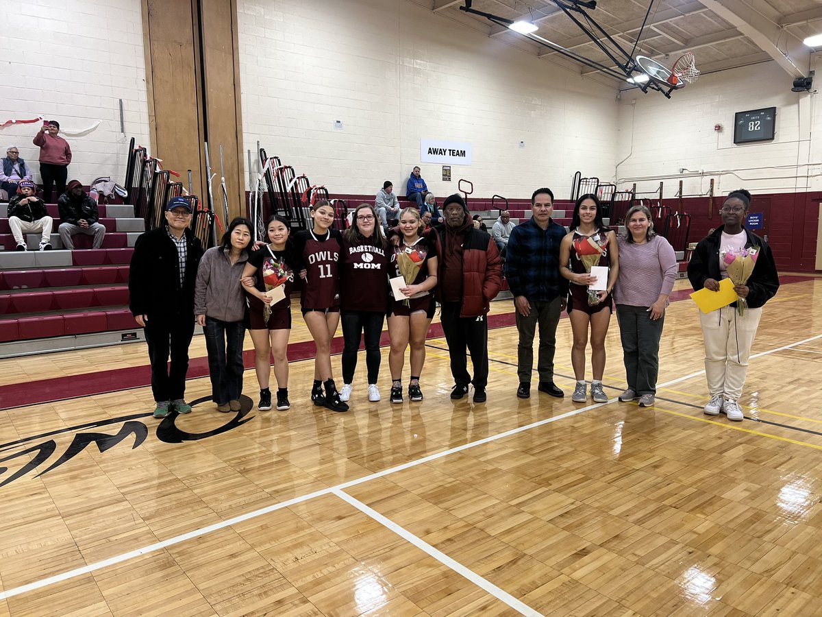 Happy senior night to our seniors! Thank you for your dedication and commitment to our program!

#10 Selin Kim 
#2 Flor Quesada
#20 Jannah Belton 
#1 Manager Ayva Underwood
