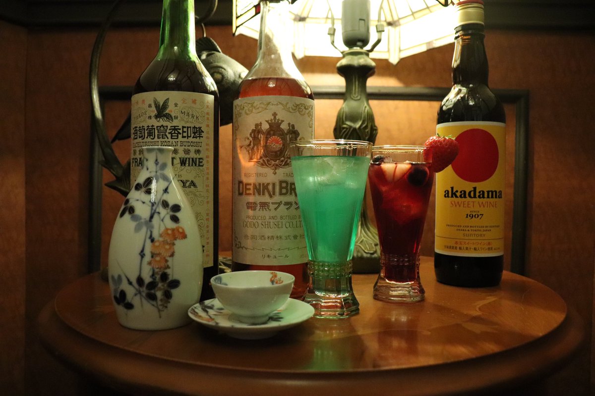 cafe_kingyoan's tweet photo. ｜カフヱ金魚庵｜
2月16日、17日  
18:00～21:00（LO 20:00）

金魚庵オリジナルや、金沢の文豪をテーマとしたカクテルを提供予定です🍸
文豪がこよなく愛した電気ブランもございます💡
その他、瓶ビールやワイン、日本酒等様々な種類を揃えてお待ちしております！

ご予約は金魚庵DMまで！ https://t.co/znWtJKjcvm