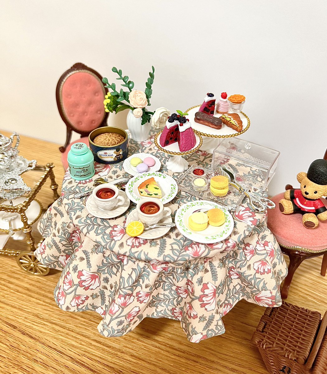 英国アフタヌーンティーをイメージしたミニチュア。 購入するか悩んで
