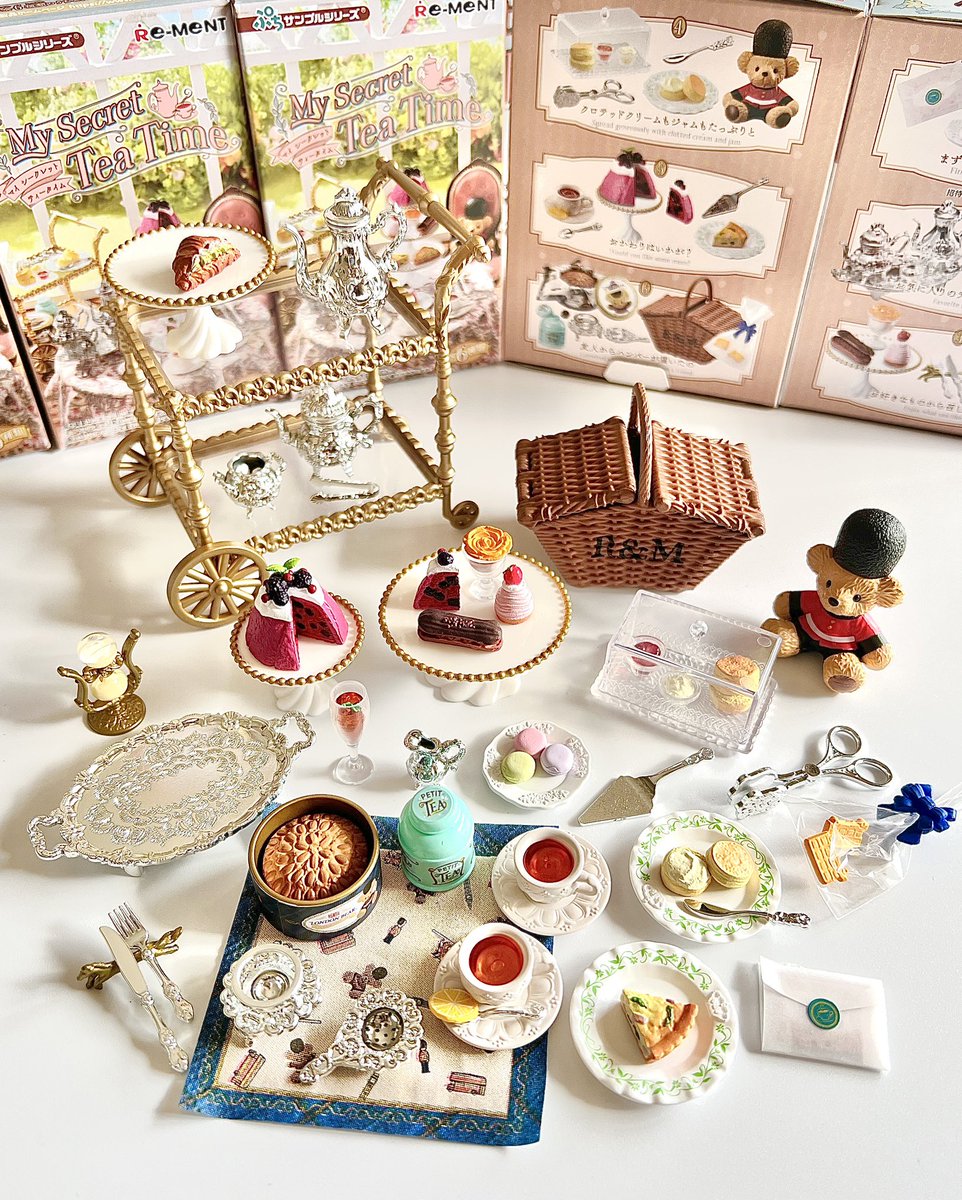 英国アフタヌーンティーをイメージしたミニチュア。 購入するか悩んで