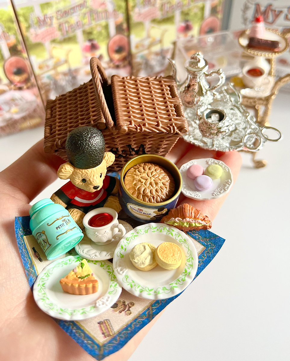 英国アフタヌーンティーをイメージしたミニチュア。 購入するか悩んで