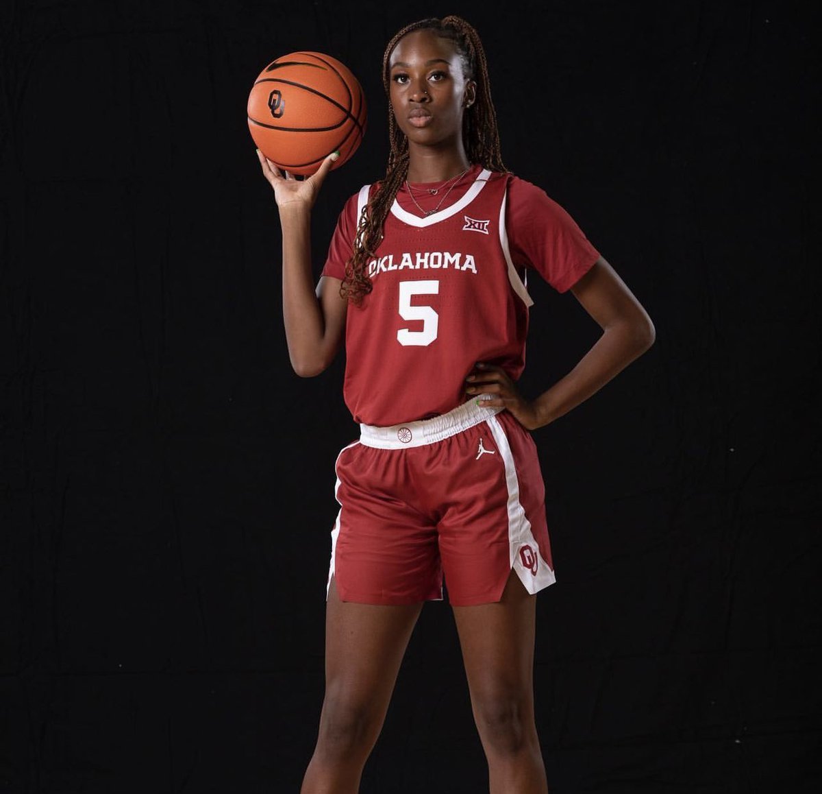 I talk hoops 🏀 tweet media