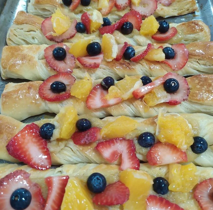 ElianEdil's tweet photo. 🥖 Pan Artesanal y Facturas 
⏰ Martes a  Domingo desde las 8hs
📍 Remedios de Escalada 1520 https://t.co/LBlDyKgadA