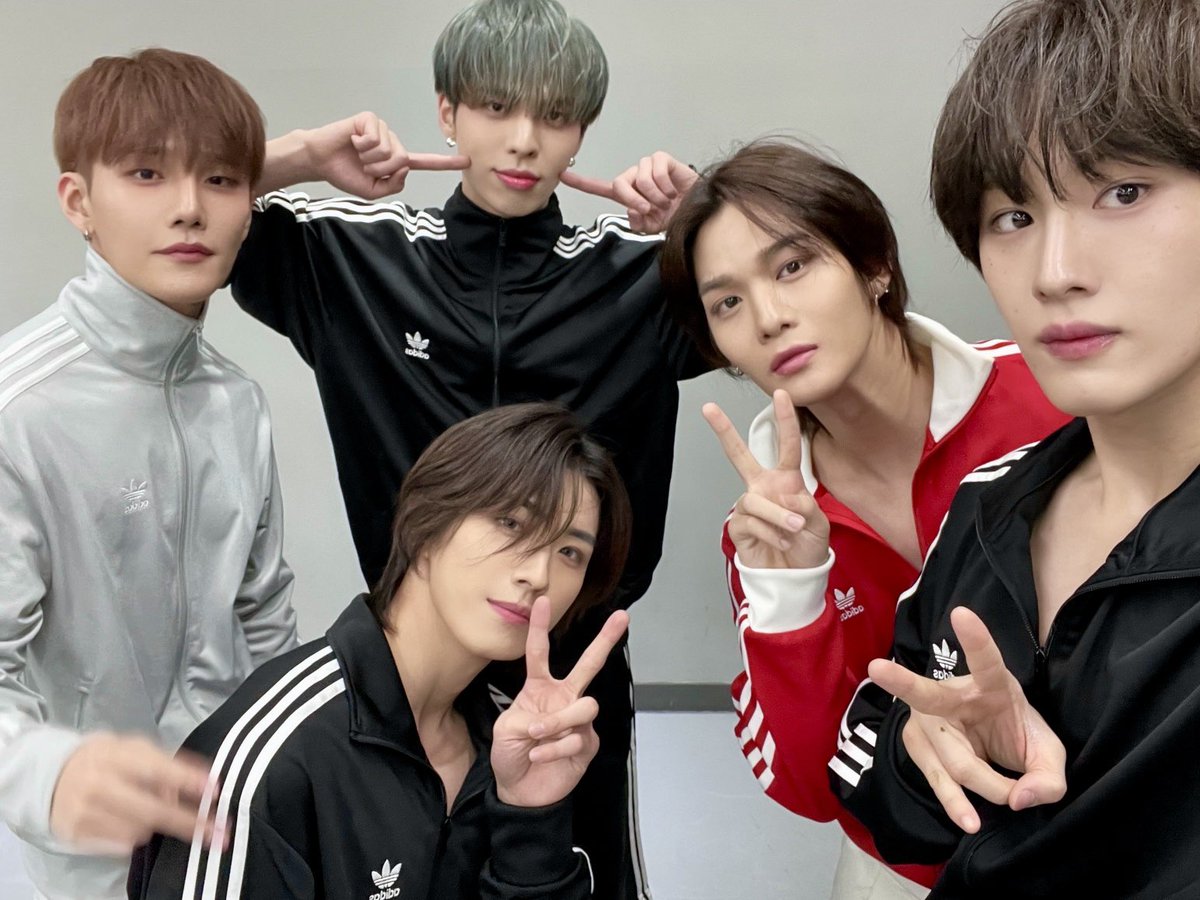 baejinyoxng's tweet image. A heartfelt thank you to our 10 million Lovers or Enemies viewers!