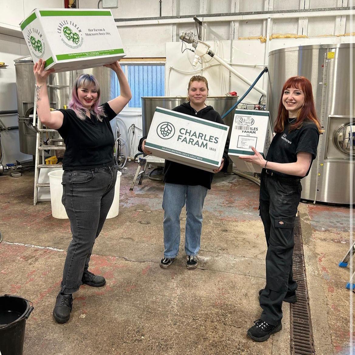 The amazing female staff from The Sportsman and @CountyBeerhouse were busy brewing up a beer with @Mallinsons yesterday to celebrate International Women's Day next month! A huge thanks to Mallinsons for this wonderful opportunity ❤️
