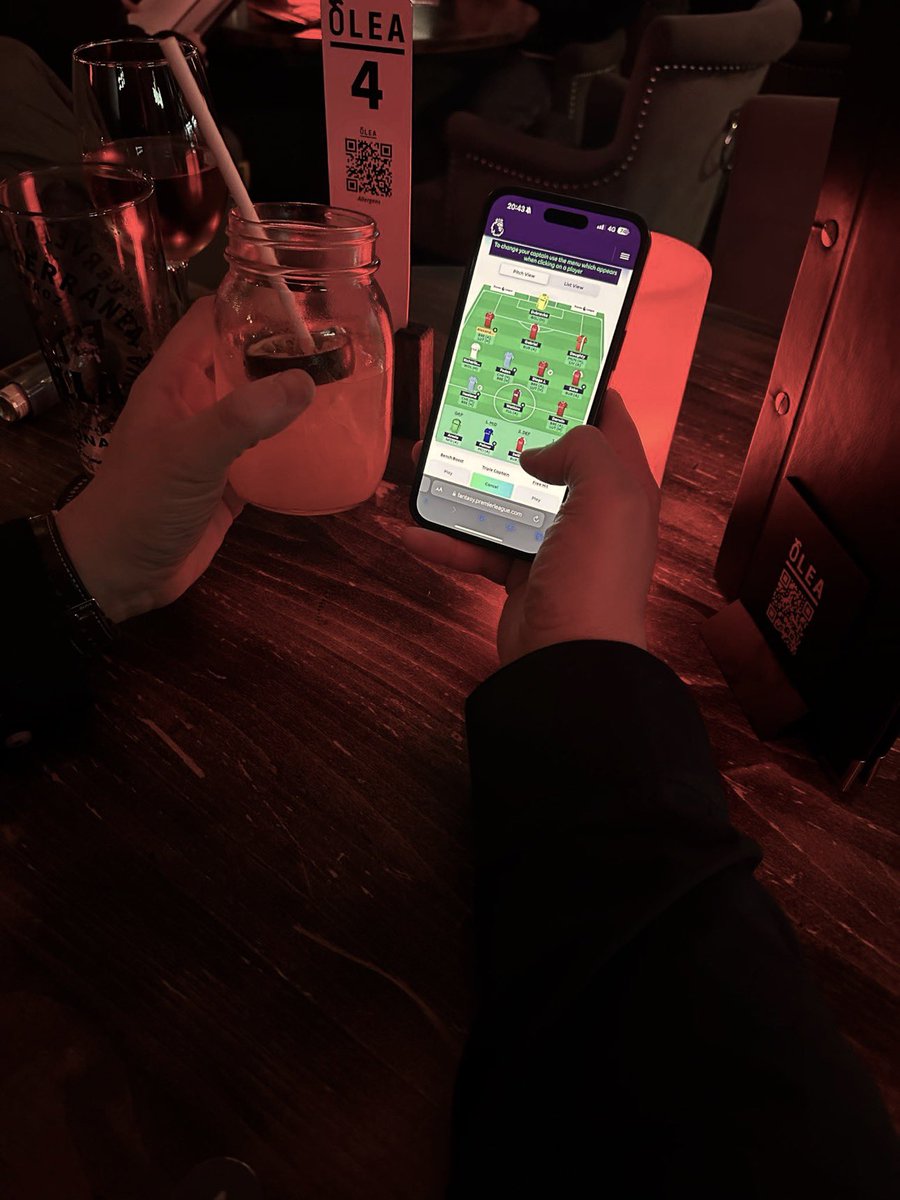 LetsTalk_FPL's tweet photo. Having a drink on Valentine’s Day with my one true love. https://t.co/69PXMRCxV8