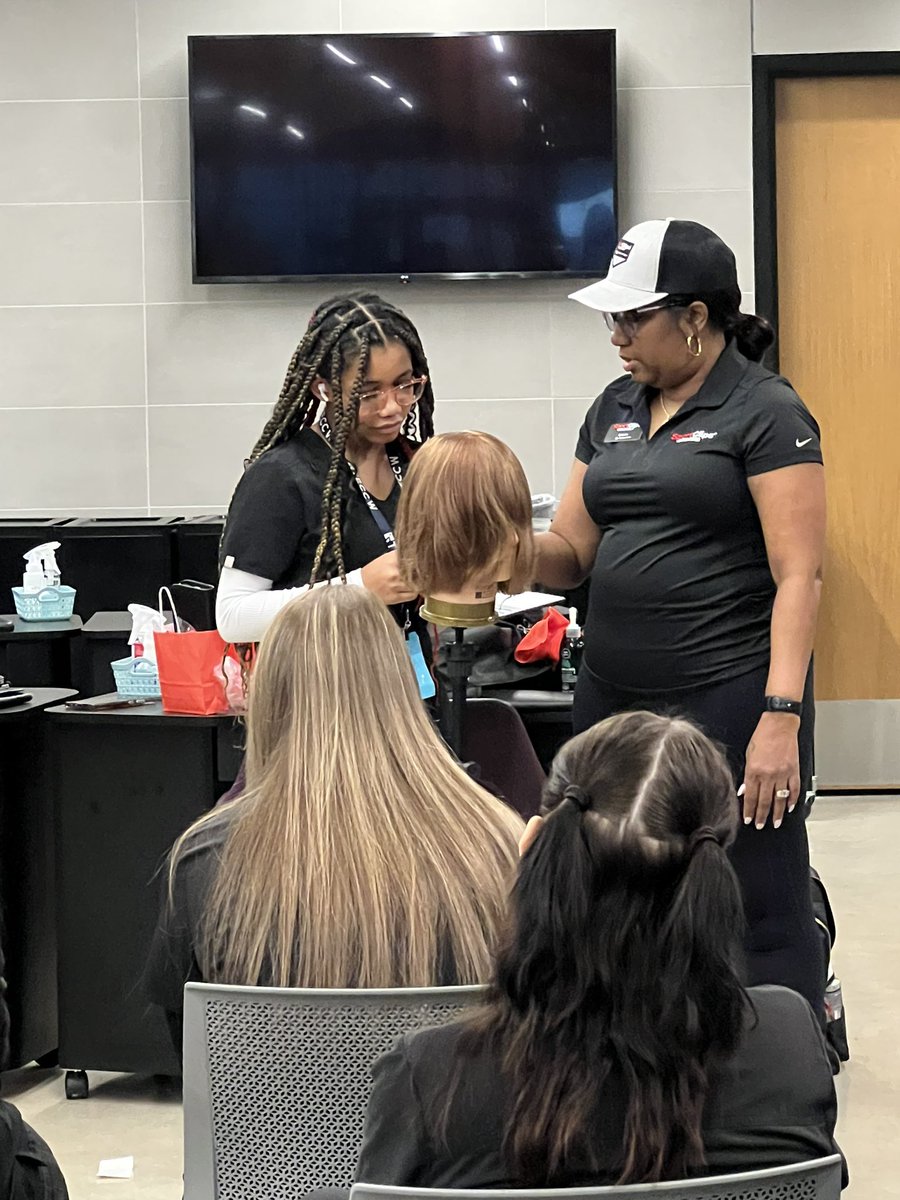 Wainscott Cosmo tweet media