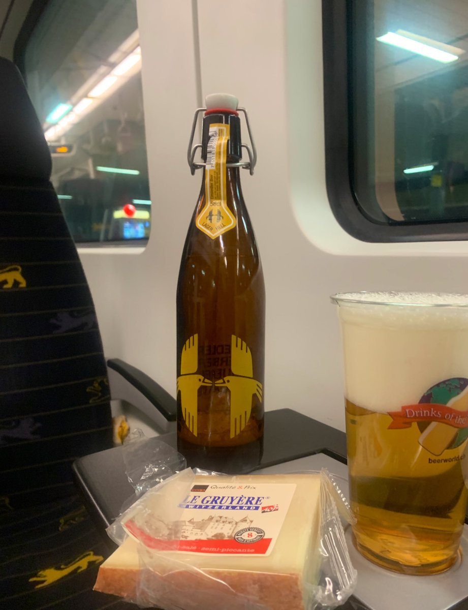 bartlebeer's tweet photo. 35min Stehzeit in Basel (Bad🇩🇪) oblige: Dös-#BaWü-Löwentakt, 58cl Einsiedler Vögel-Hell (CHF 0,50 Depot), Gruyère. #Helvetozythopia 🇨🇭 https://t.co/WvFHKNr9we