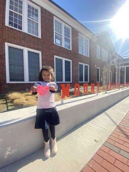 dallasschools's tweet photo. #DallasISDKind #ValentinesDay #Kindnessweek 💕 https://t.co/kfP2fulDGs