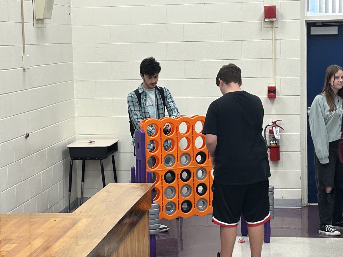 Deland Middle celebrating our PBIS rewards during lunch!!! ⁦<a href="/Terrierstrong/">Terrier Strong</a>⁩